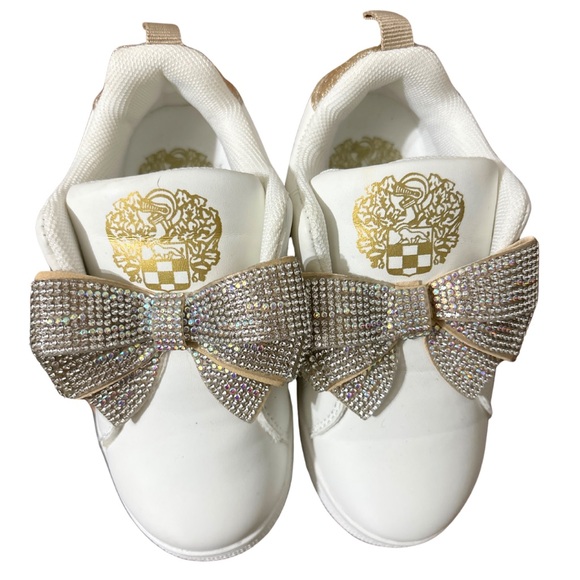 đNWOT Vince Camuto Perfect White Gold Silver Crystal Bow Girls Sneakers Size 8 - Picture 2 of 4